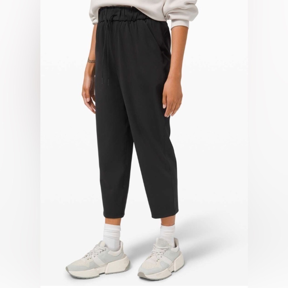 LULULEMON KEEP MOVING CROP HIGH RISE 23” INSEAM BLACK SIZE 4 LIKE NEW - Picture 3 of 11